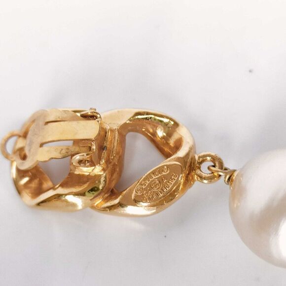 Pristine Vintage Chanel Gold-Plated Clip On Earrings with Drop Baroque Pearls - Picture 9 of 11